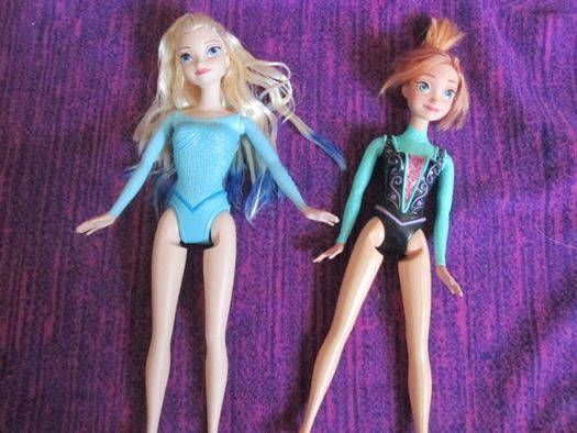 Bonecas Ana e Elsa e Barbie