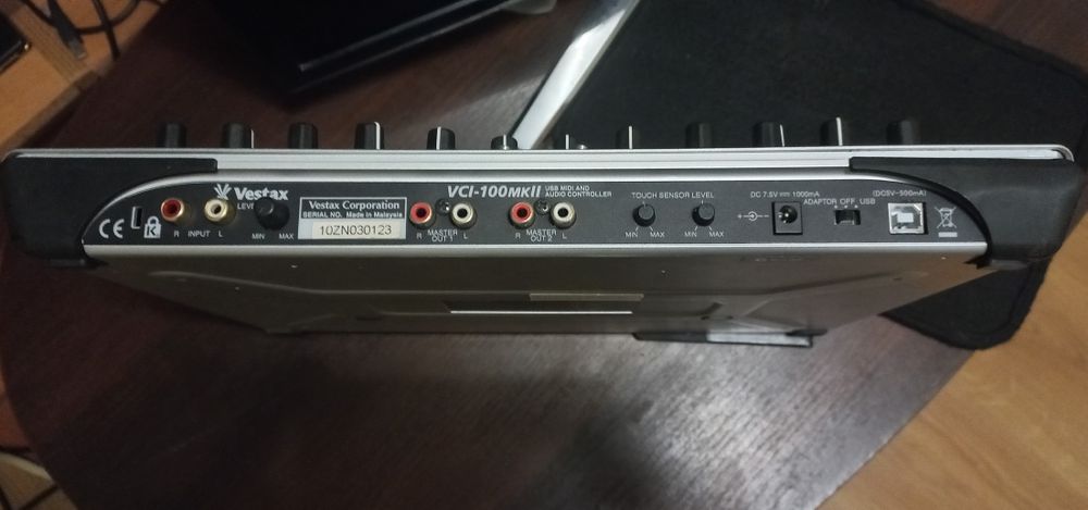 DJ controller Vestax VCI-100 mk2