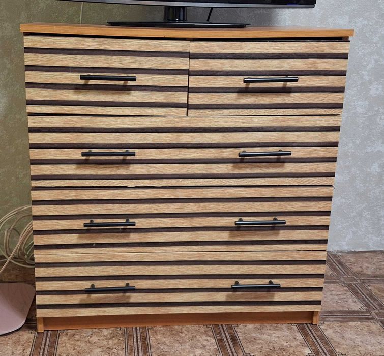 Комод для речей в гарному стані