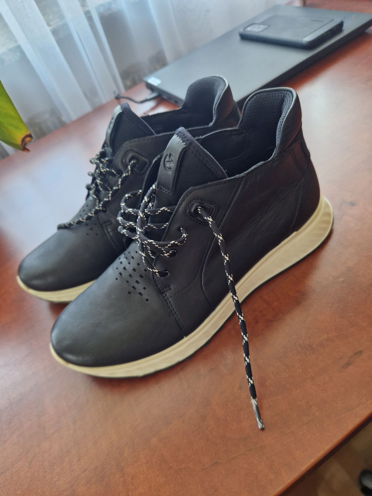 Buty damskie Ecco 38, Shock Thru