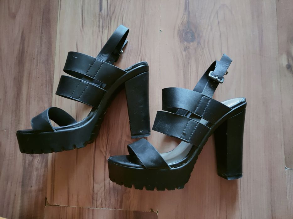 Sandały na obcasie BullBoxer, rozmiar 37