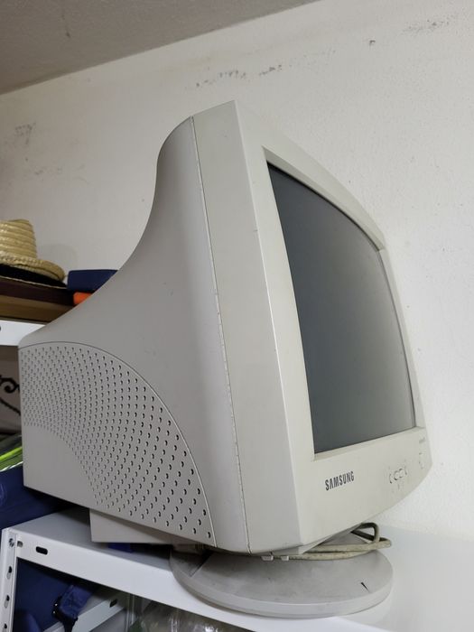 Monitor CRT retro Samsung SyncMaster 750s