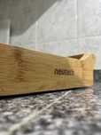 Grelhador com base em madeira