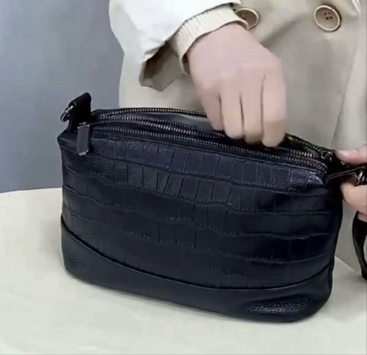 Шкіряна  красива сумка через плече.