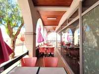 Restaurante com esplanada no centro de Tavira