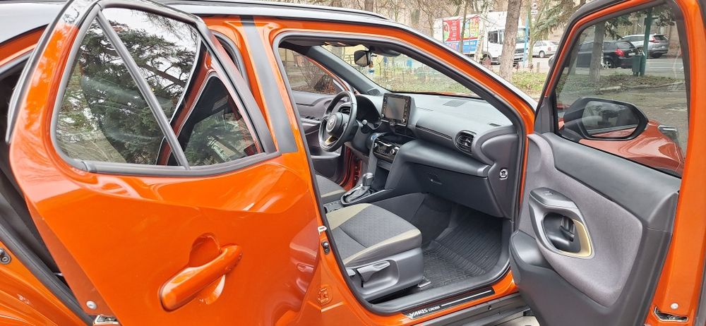 Продам Toyota Yaris Cross hybrid 2023