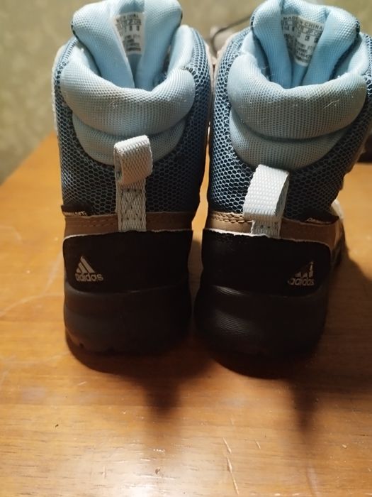 Демісезонні черевики Adidas на хлопчика 23 р.