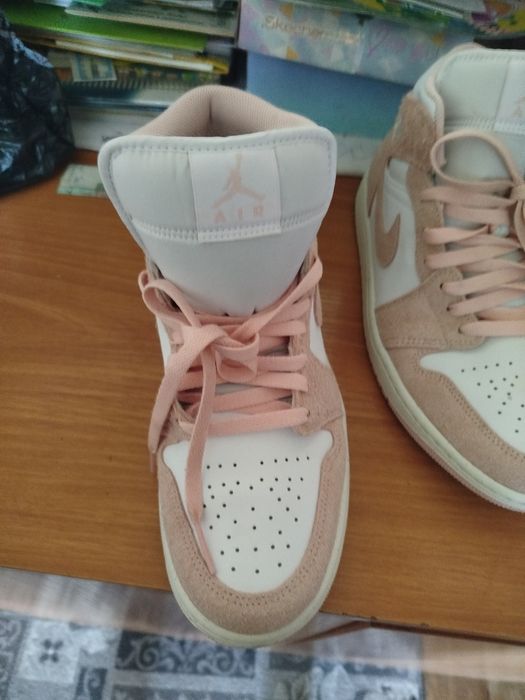 Продам хайтопи жіночі один раз вдягнуті оригінал состояние ідеальне