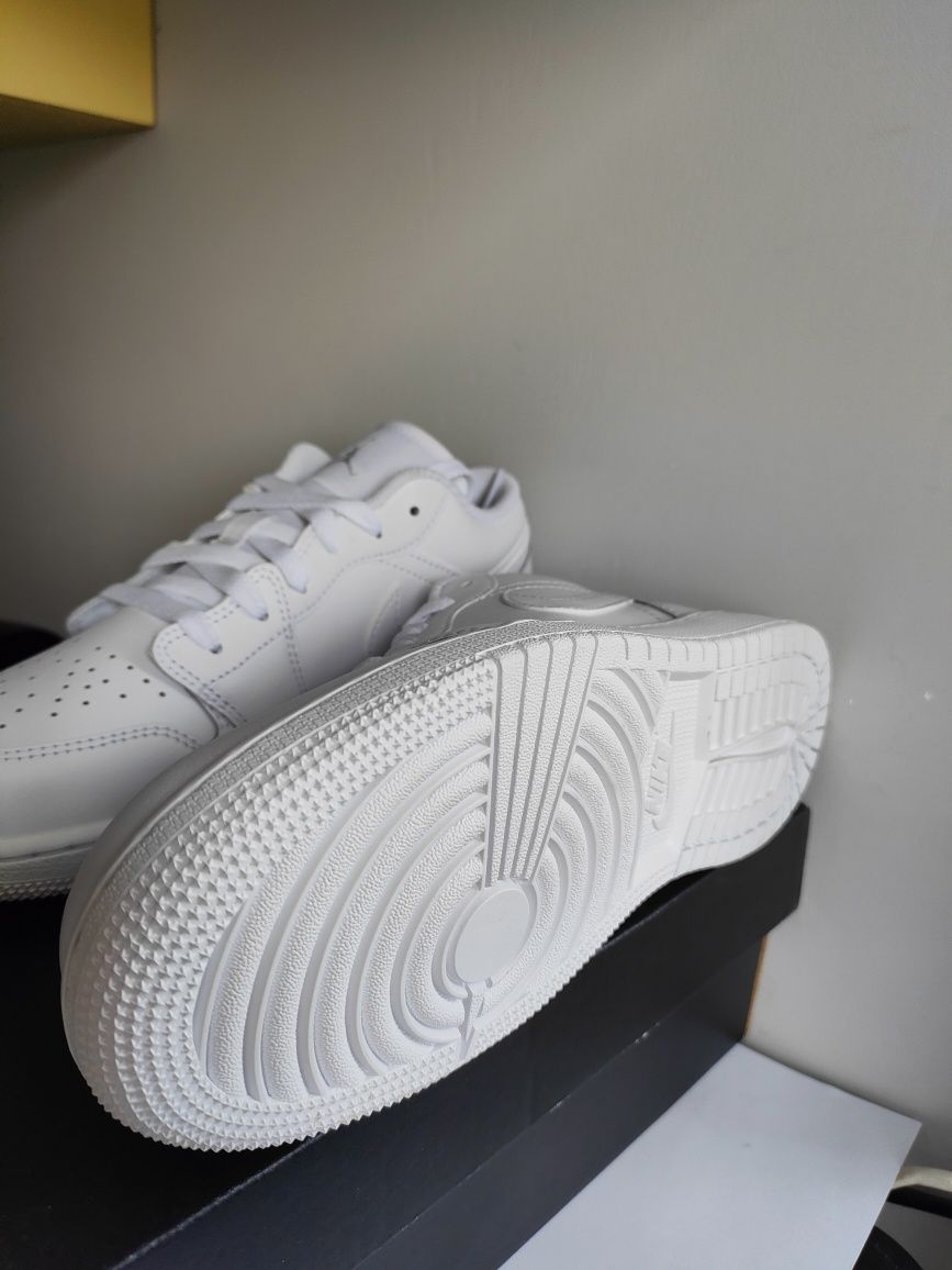 Buty Nike air jordan 1 low triple white białe 38