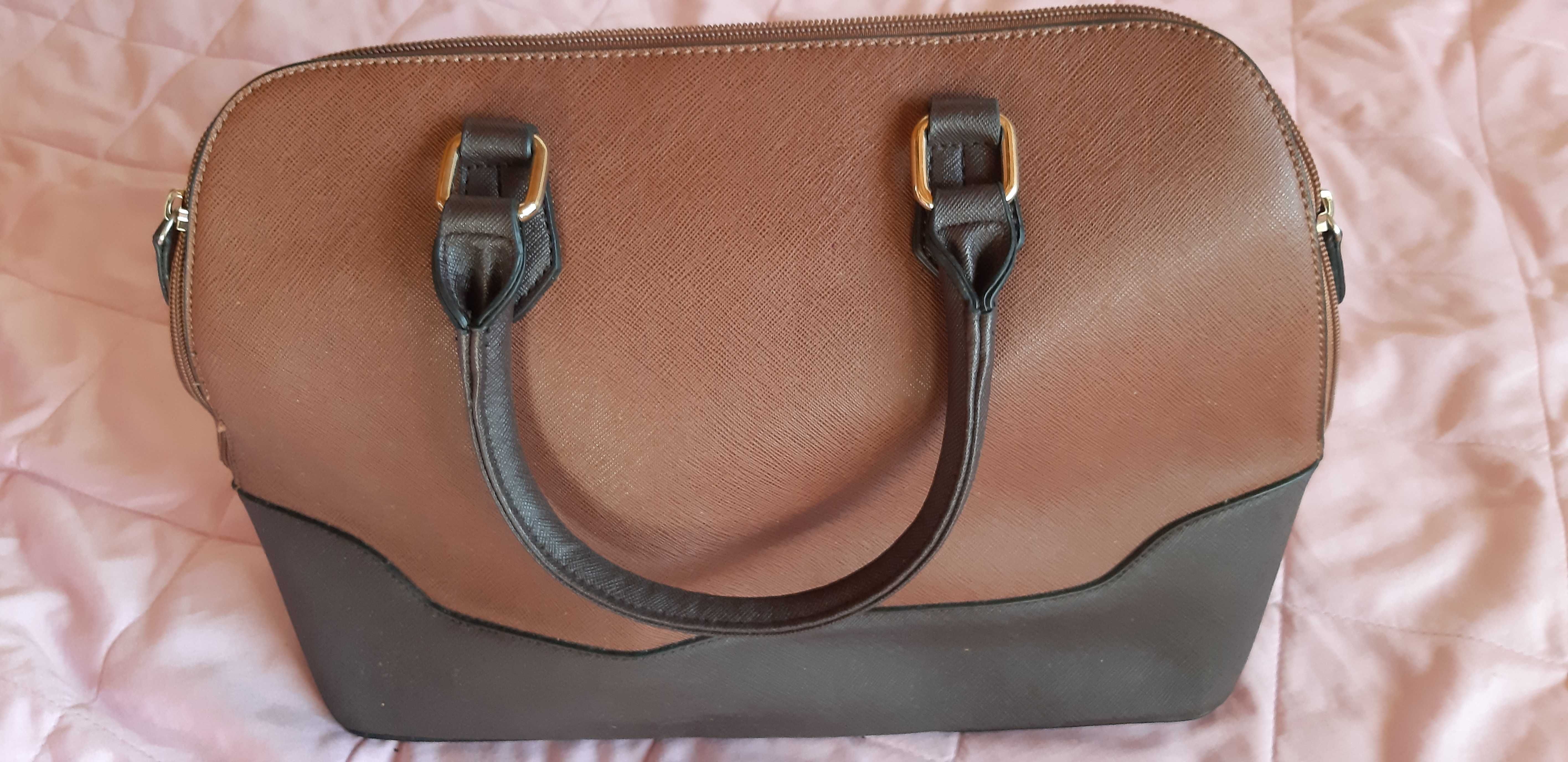 Vendo duas malas (uma tipo mochila) e uma carteira, praticamente novas