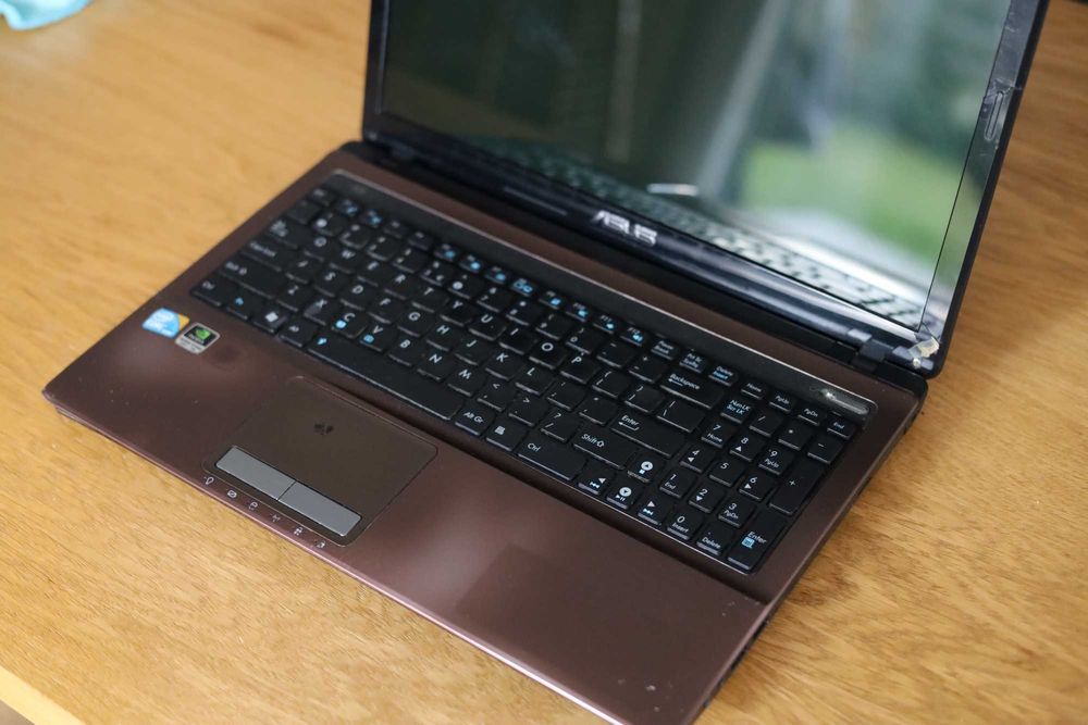 Laptop ASUS K53SV 15,6" | 8 GB RAM | Intel i5 | GeForce 540 GT