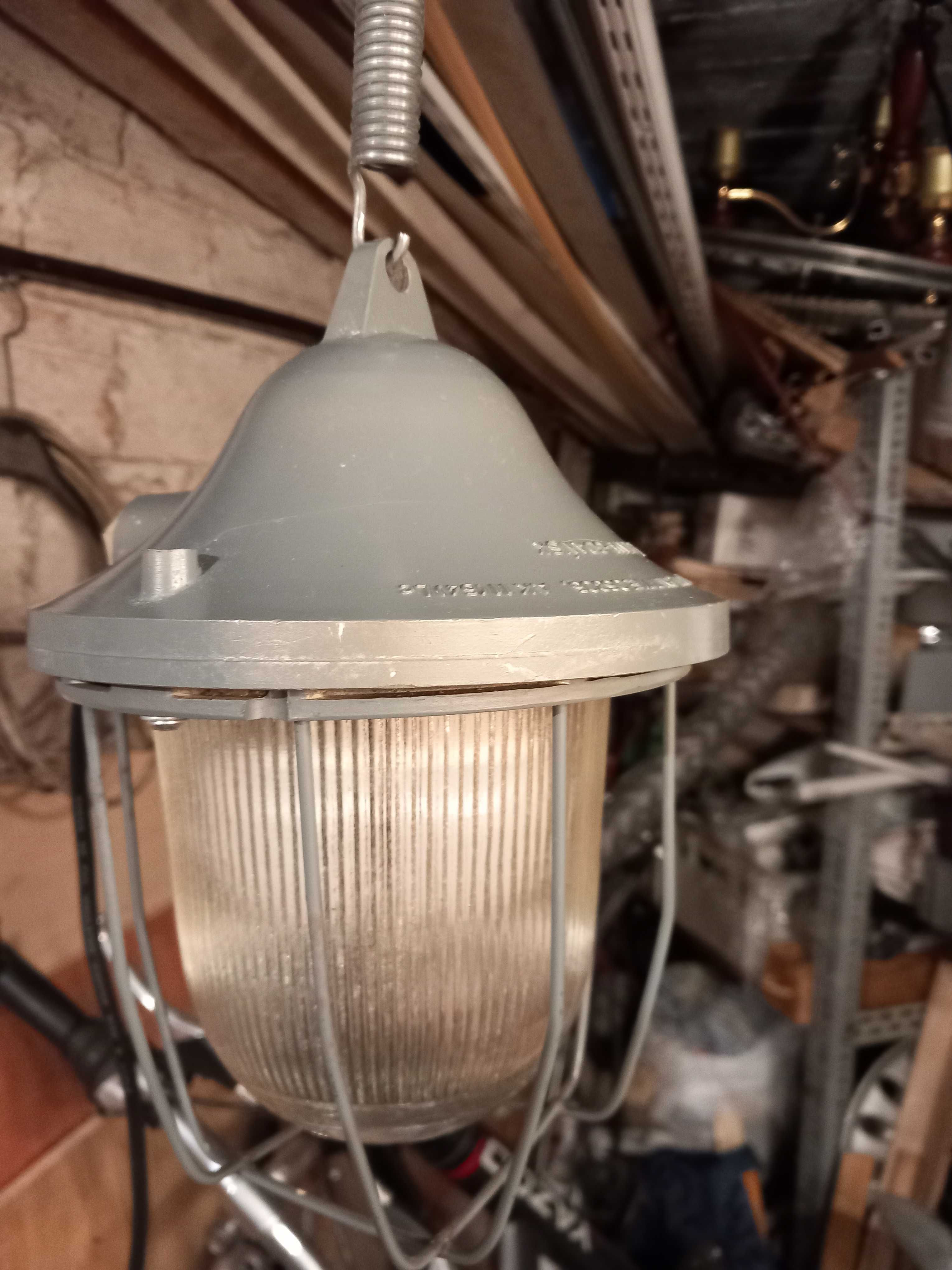 Lampa przemysłowa