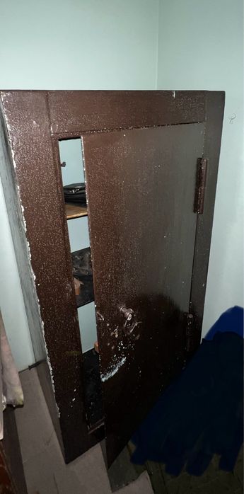 Сейф надёжный старого образца