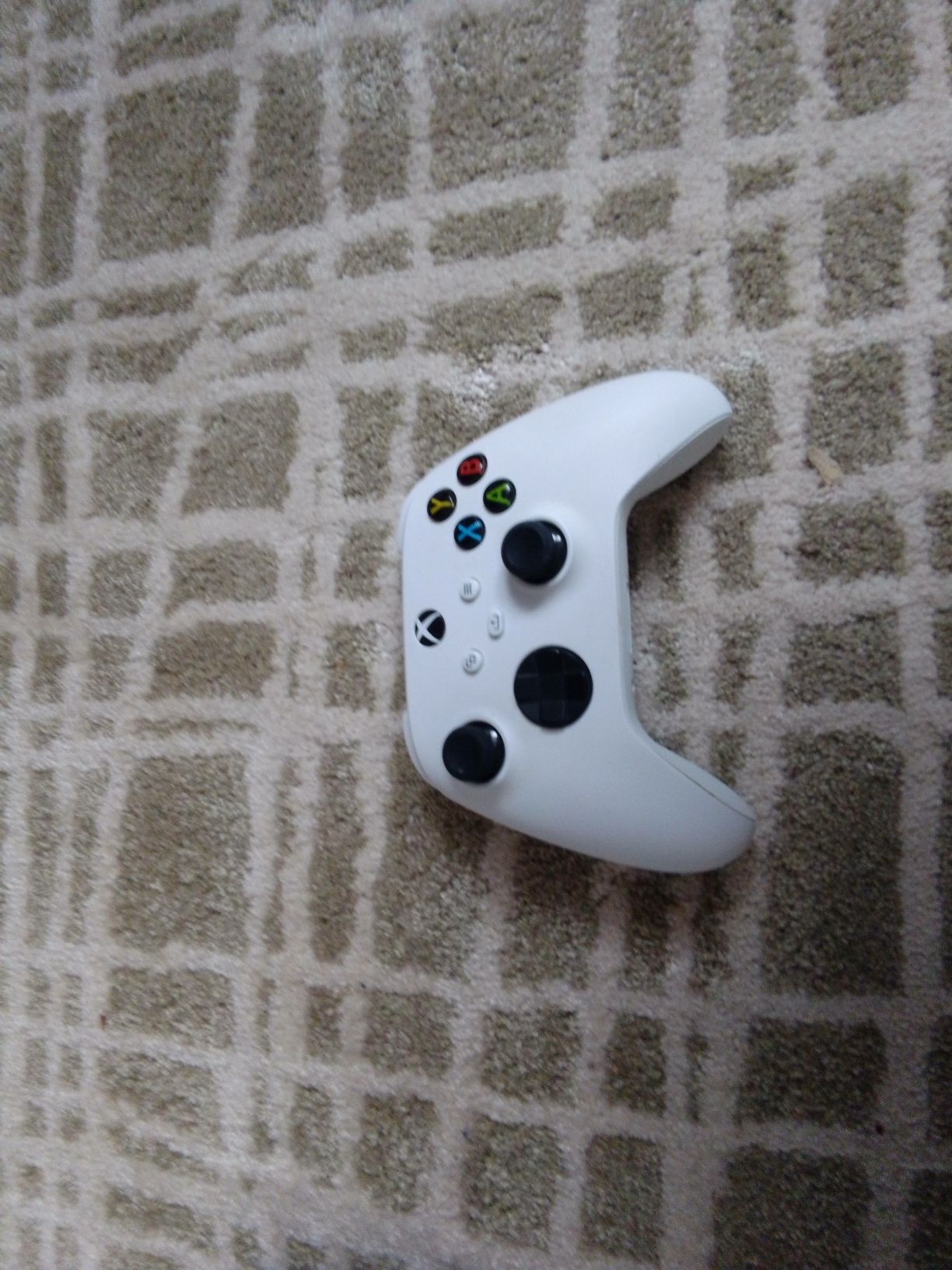 Konsola Xbox series s z dodatkowymi akcesoriami