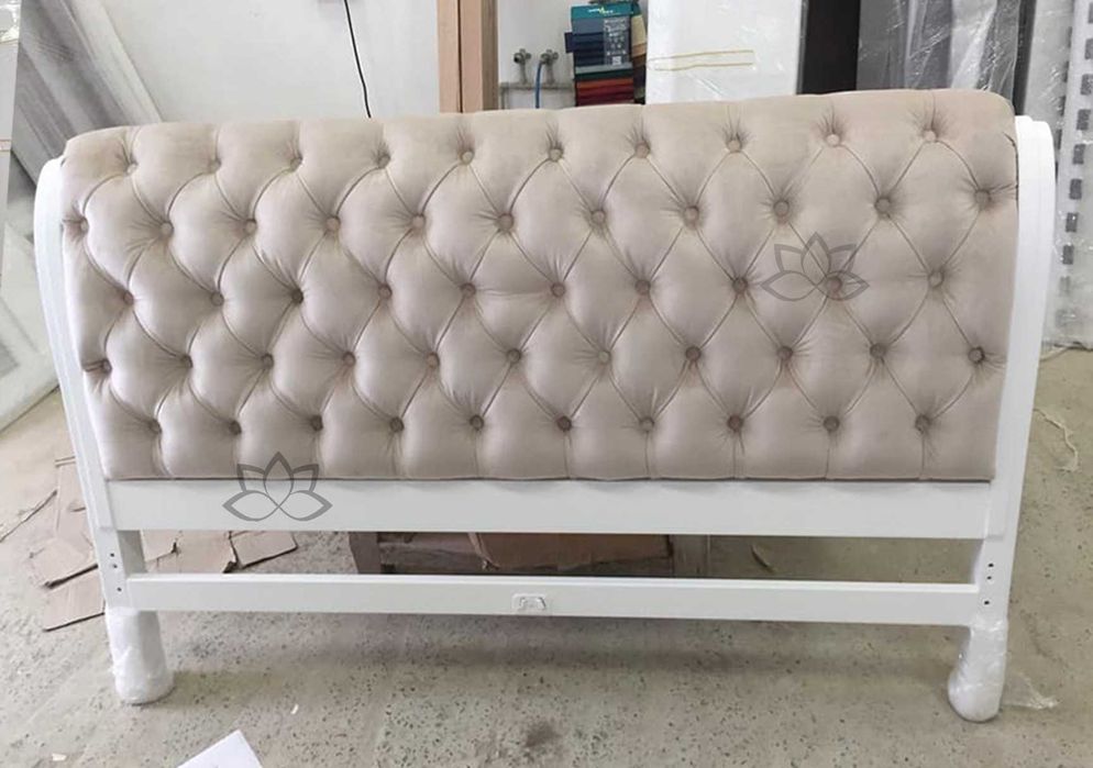 Ліжко з масиву бука та м’якою каретною стяжкою