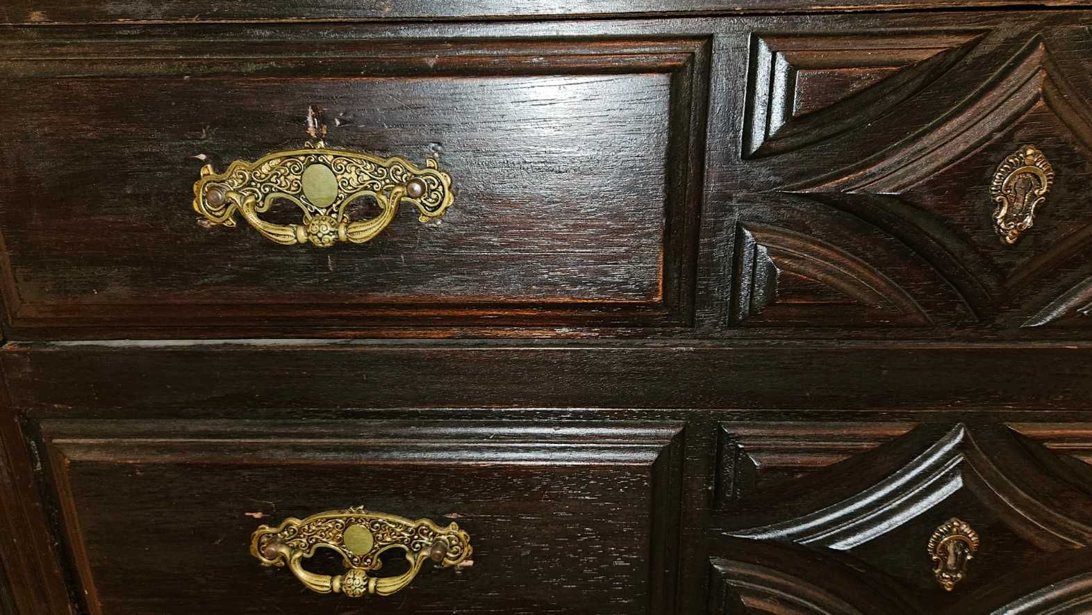 Cómoda vintage em madeira maciça