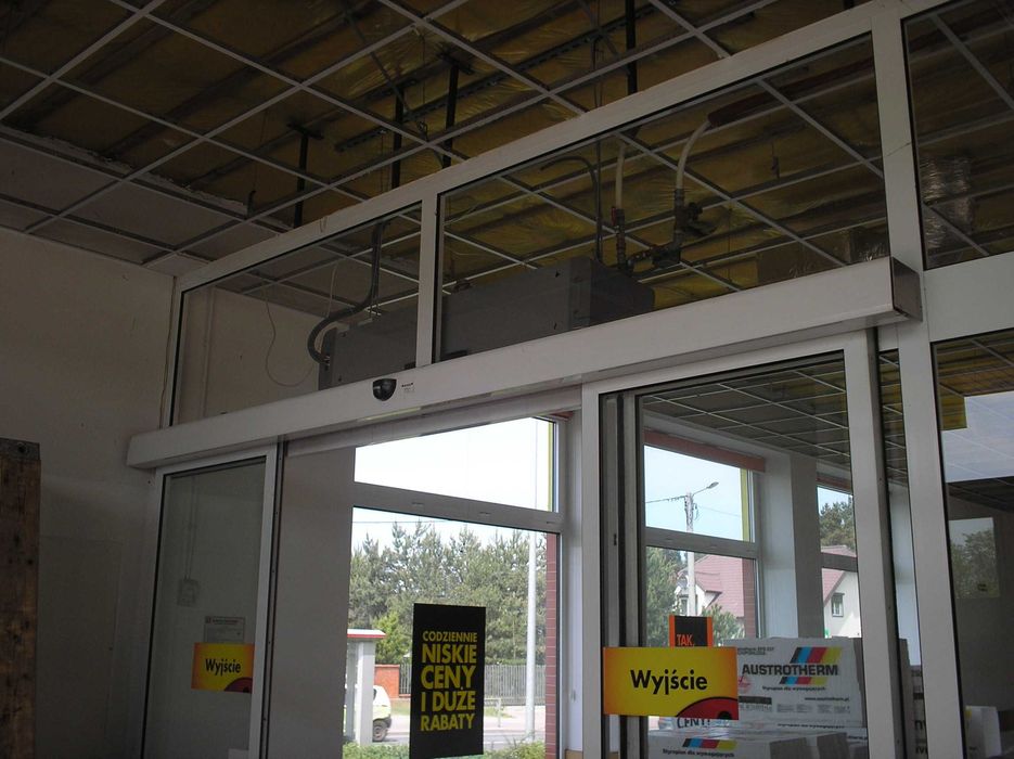 Drzwi zewnętrzne + wiatrołap + drzwi wewnętrzne