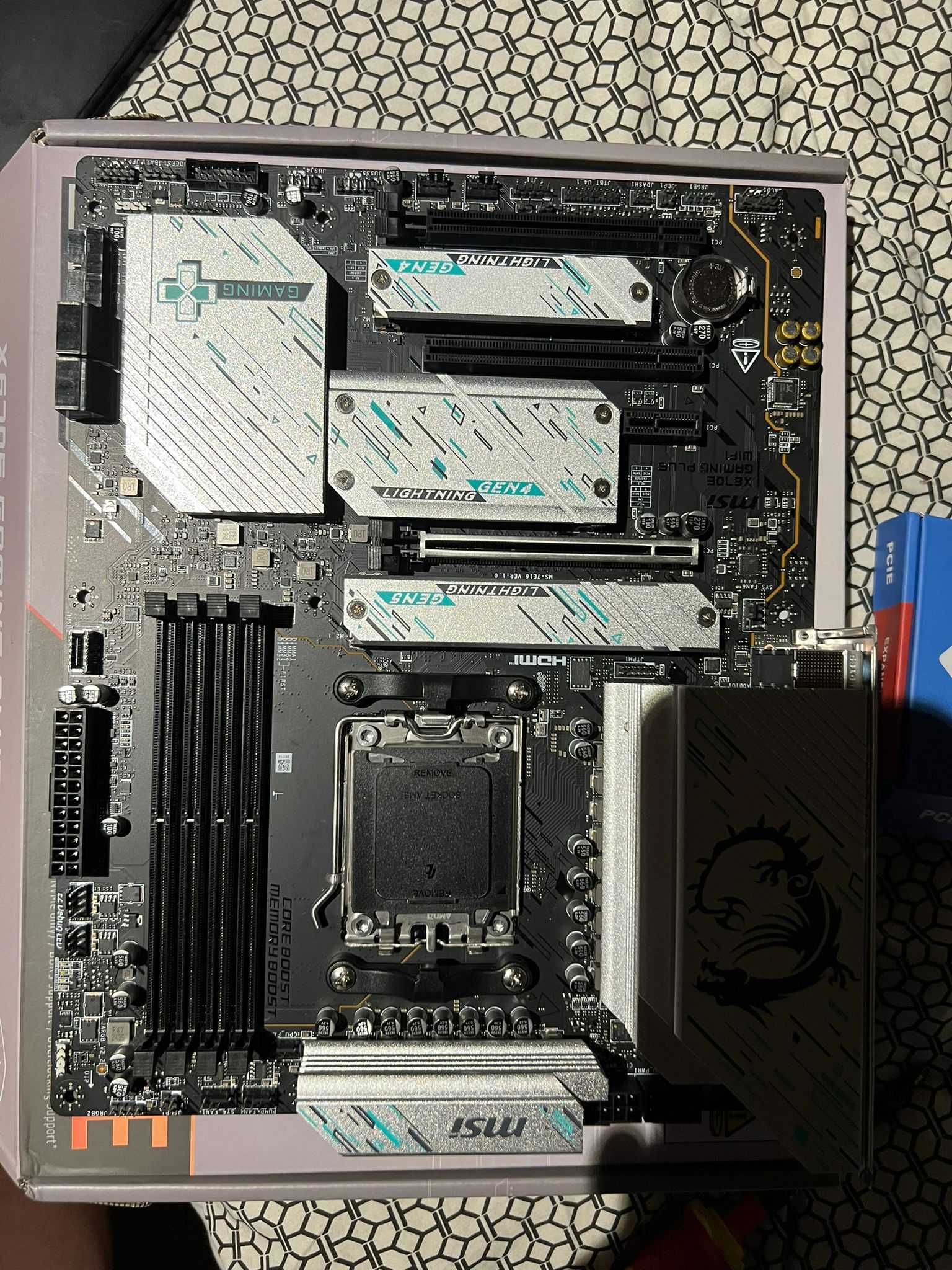 Motherboard AMD X670E Gaming Plus Wifi (Como nova)