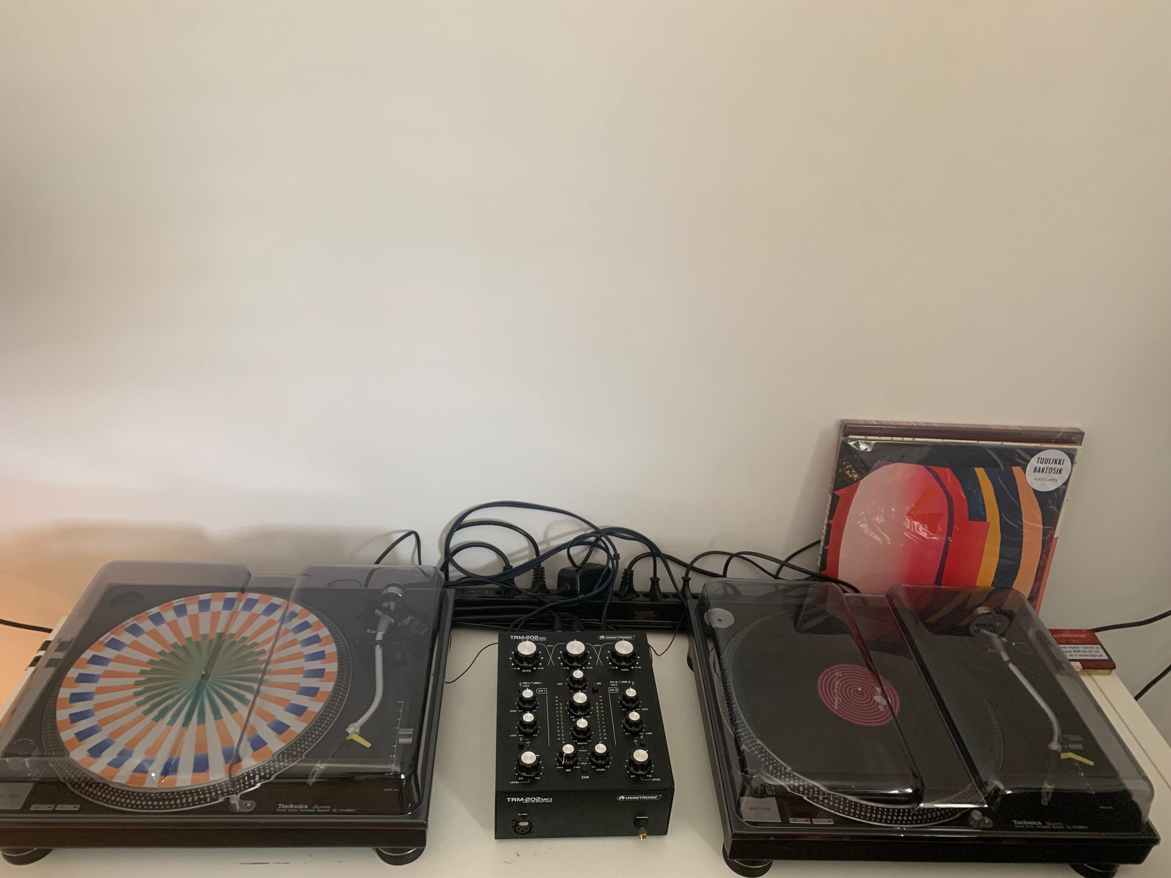 Technics SL1210 mk2 (toca discos)