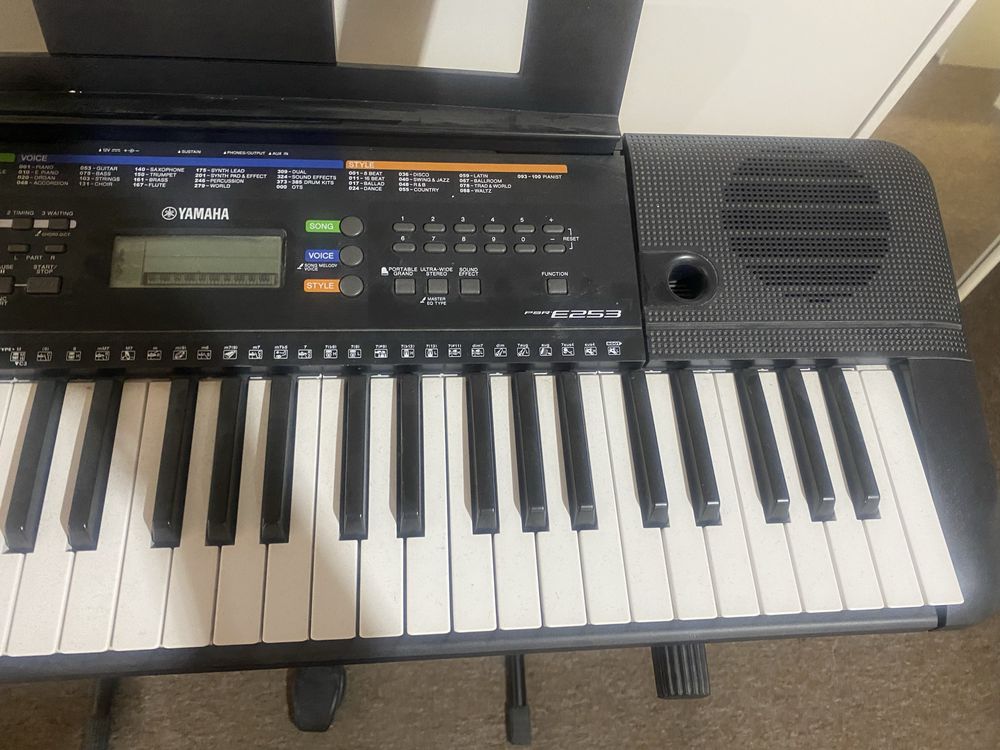 Yamaha keyboard PSR-E253
