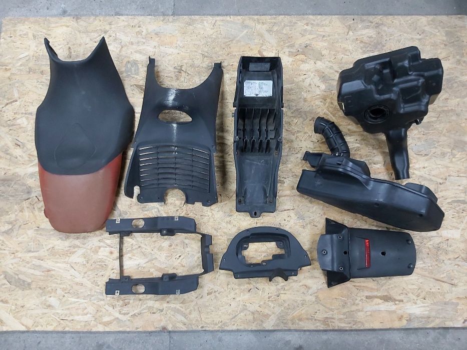 Aprilia Gilera DNA 125 50 Dekiel obudowa chlodnica polka kierownica os