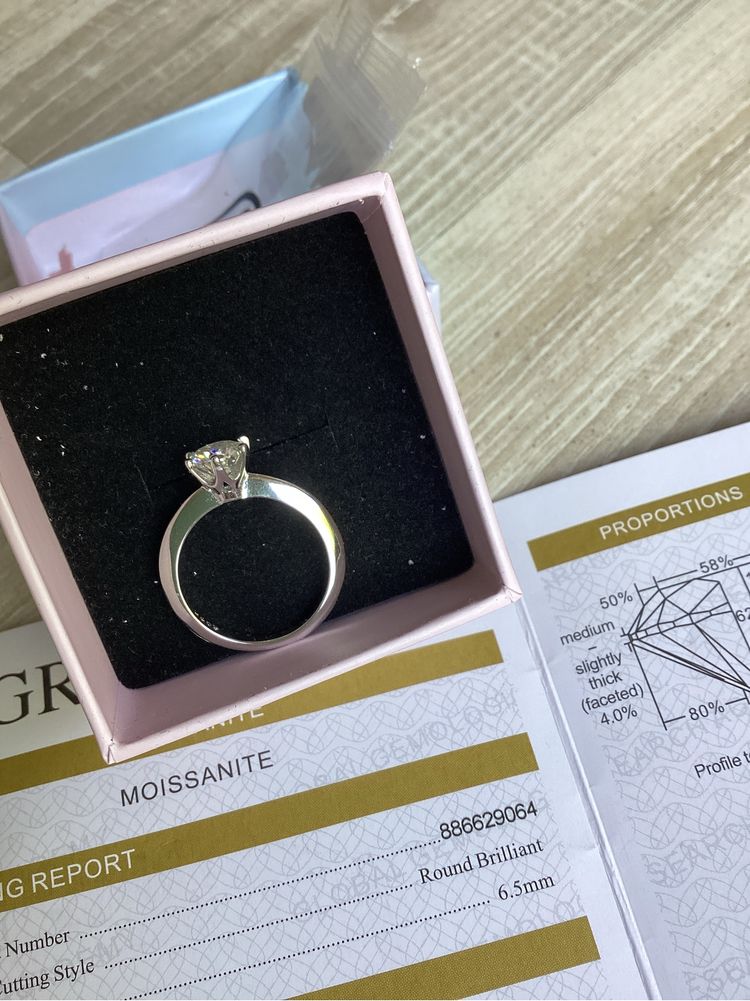 Pierścionek 925 z jednokaratowym lab diamentem Moissanite