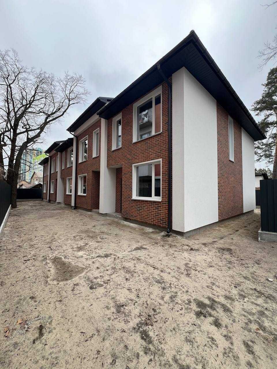 Таунхаус в затишному центрі з центральними комунікаціями