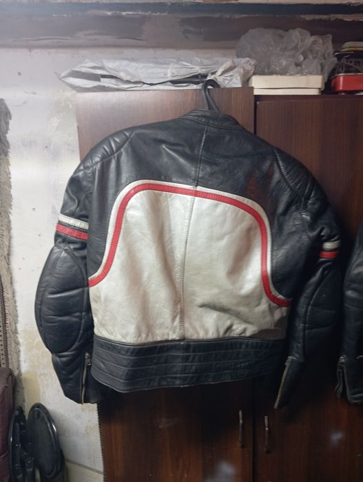 Мото курточки шкіряні