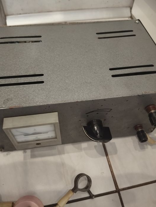 Зарядний пристрій 12 вольт