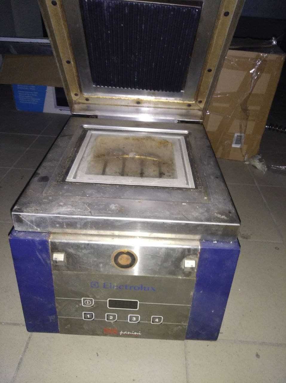 Гриль-панини ELECTROLUX HSPPEU для гамбургеров