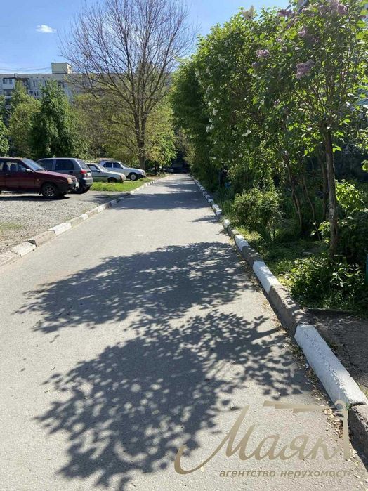 Продаж2х кінатної кварири Космос