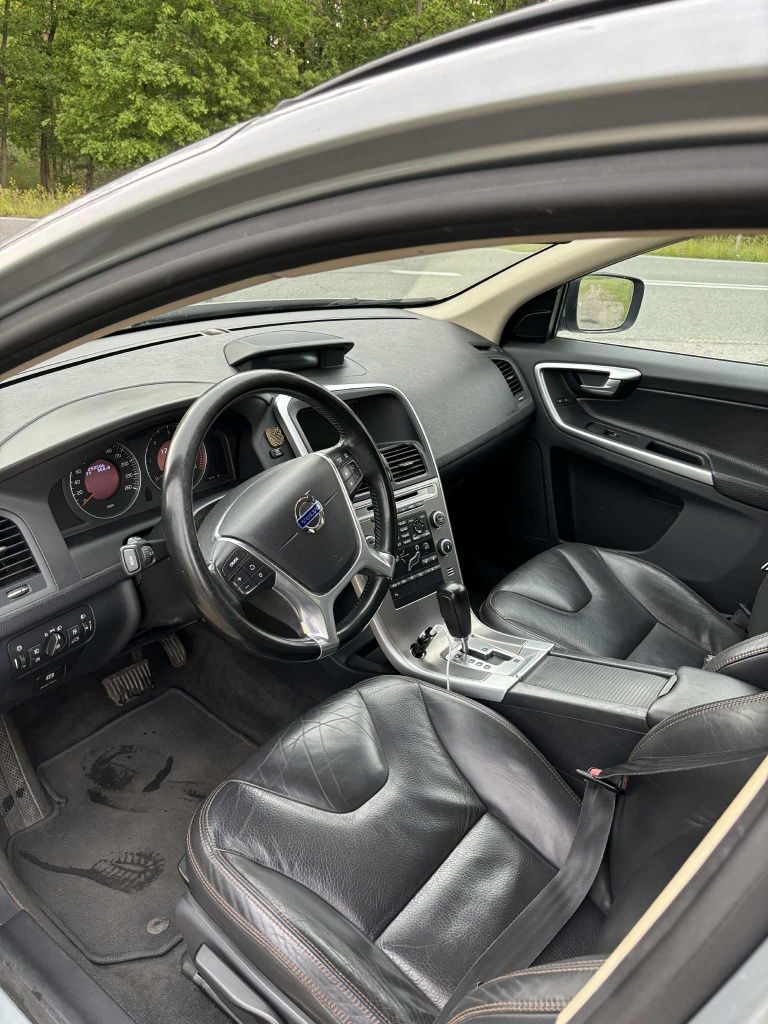 Volvo XC60 D5 2.4 Diesel Automat -2010 -Stan bdb
 Cena: 46 500