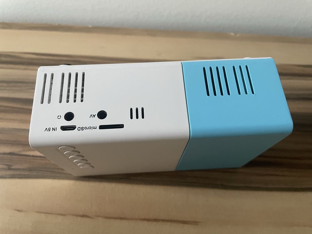 Sprzedam mini projektor