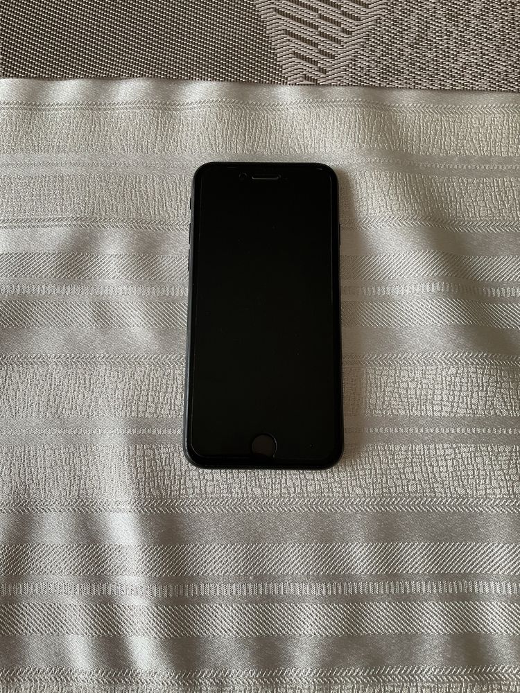 Apple IPhone SE 2020 64 GB stan idealny