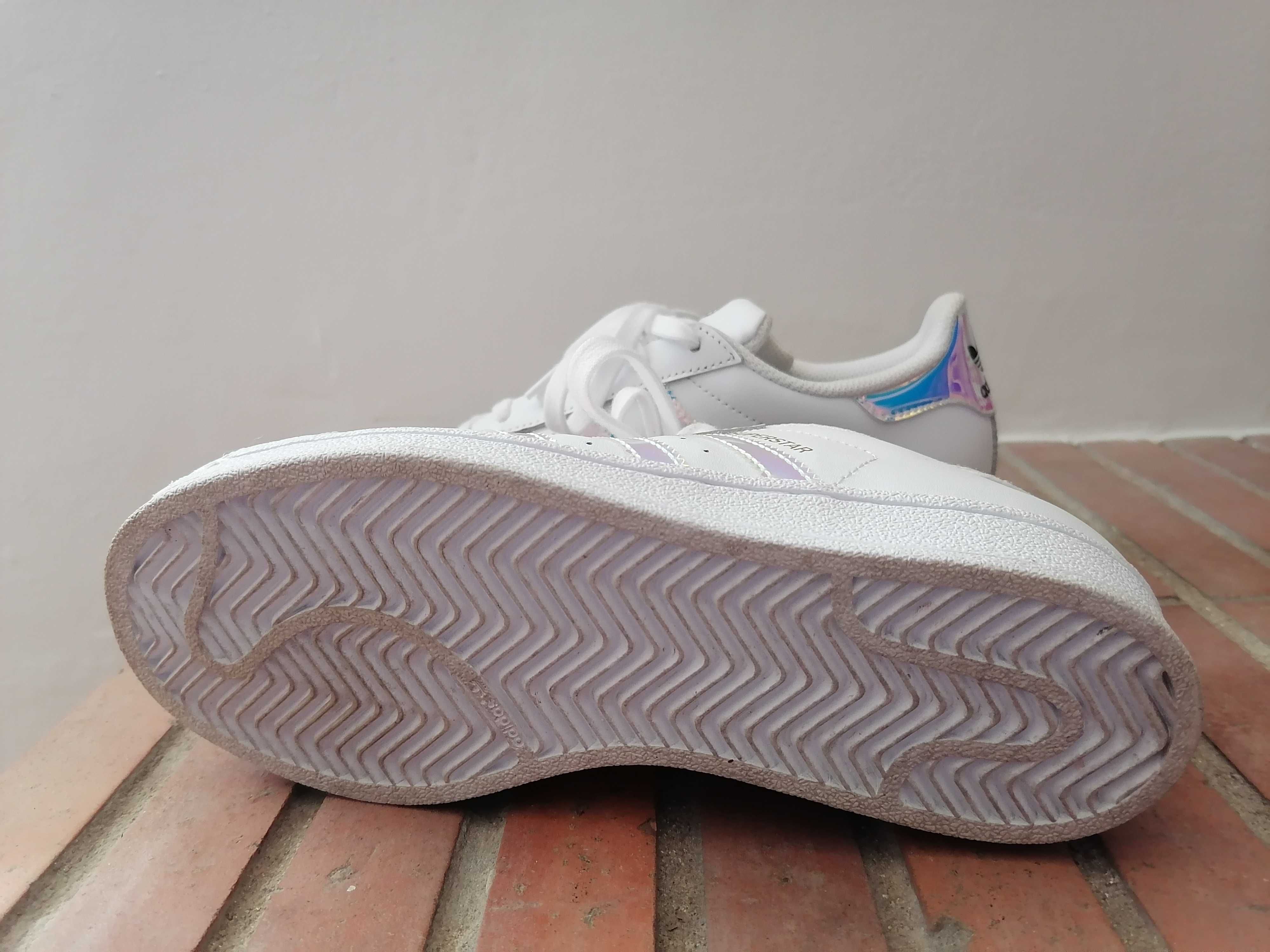 Sapatilha Adidas superstar holografico