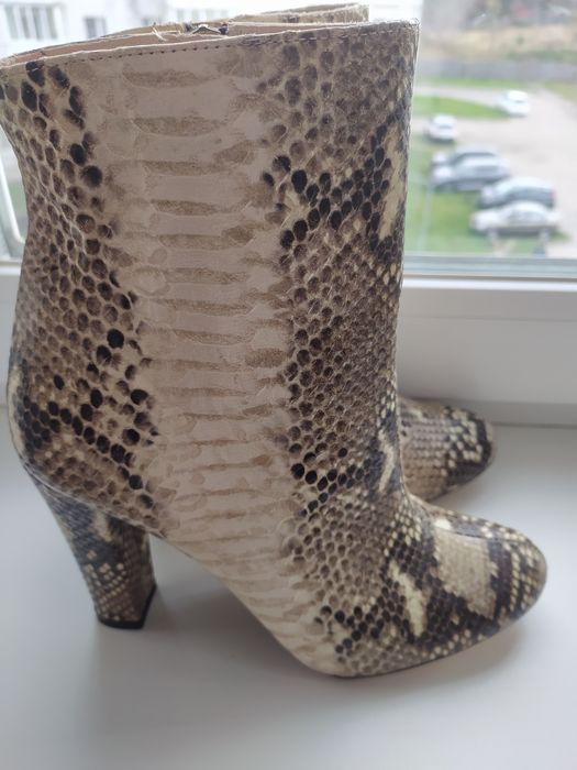 Ботильоны з зміїної шкіри розмір 39