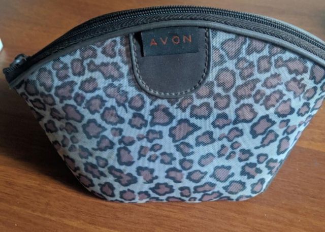 Косметичка Avon.