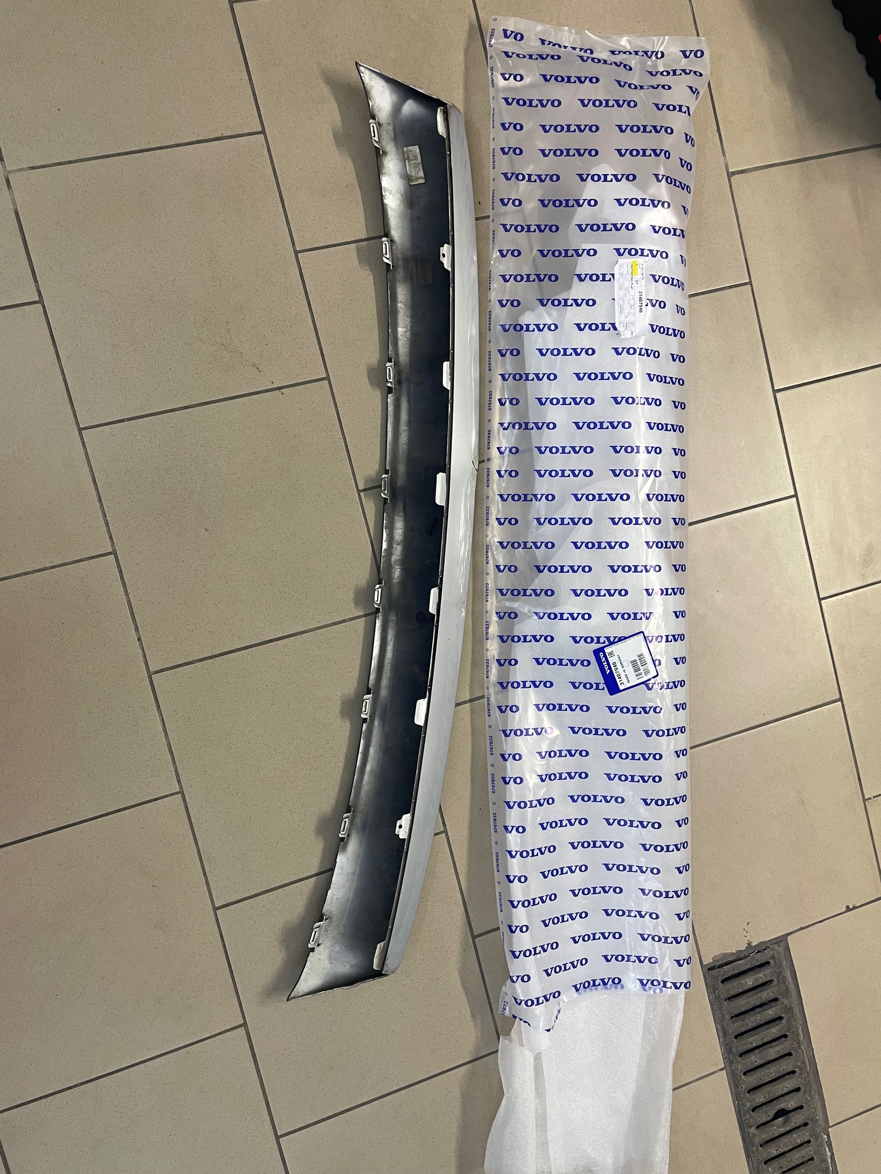 Osłona listwa spojlera przód Volvo XC40