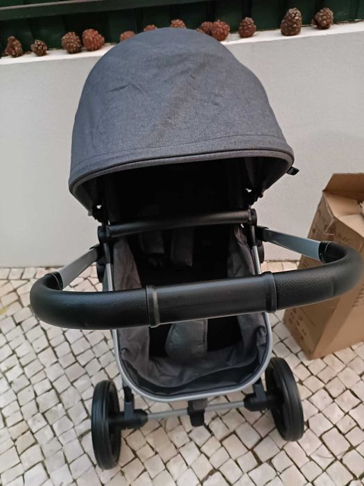 Carrinho de bebé novo
