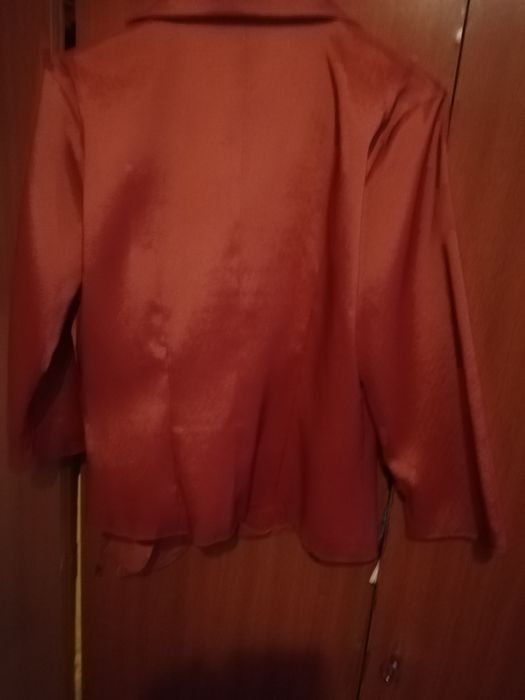 Bluzeczka zapinana na ozdobna klamerke