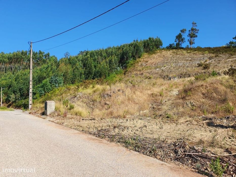 Terreno com informação prévia aprovada para 2 moradias