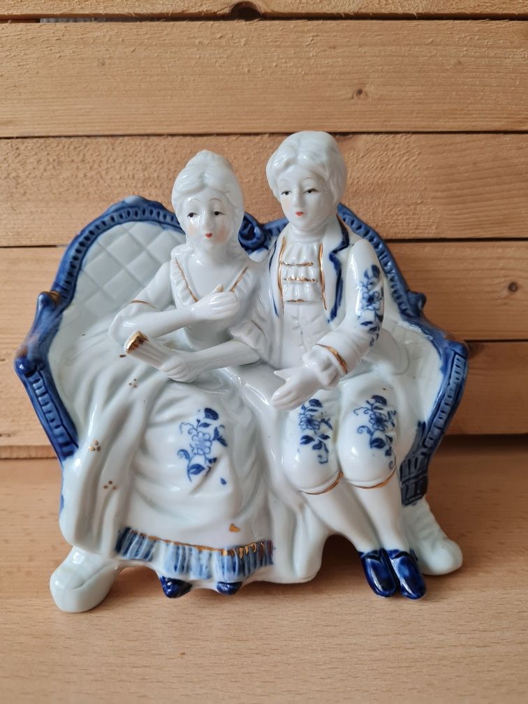 Figurka porcelanowa.