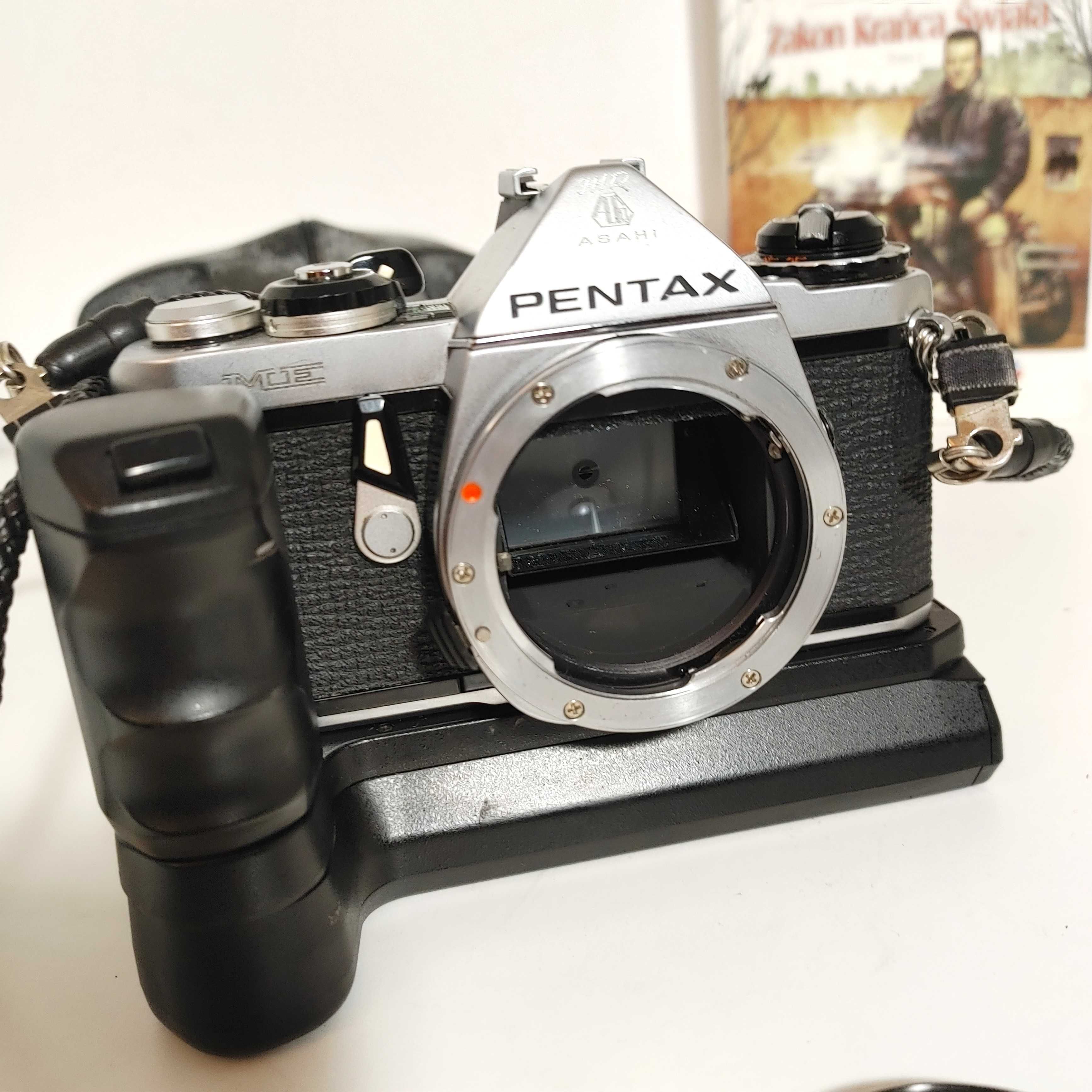 Lustrzanka PENTAX ME z  SMC Pentax-M 1:3,5  135 mm oraz Winder ME