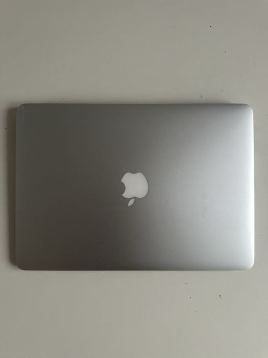 MacBook Air 13” (Early 2015) – lekki, niezawodny i gotowy do pracy