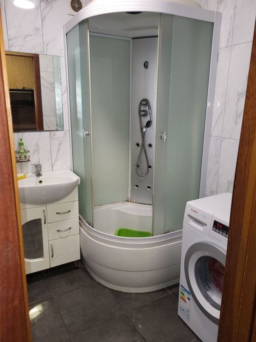 Продається квартира у м. Кропивницький з меблями та технікою.