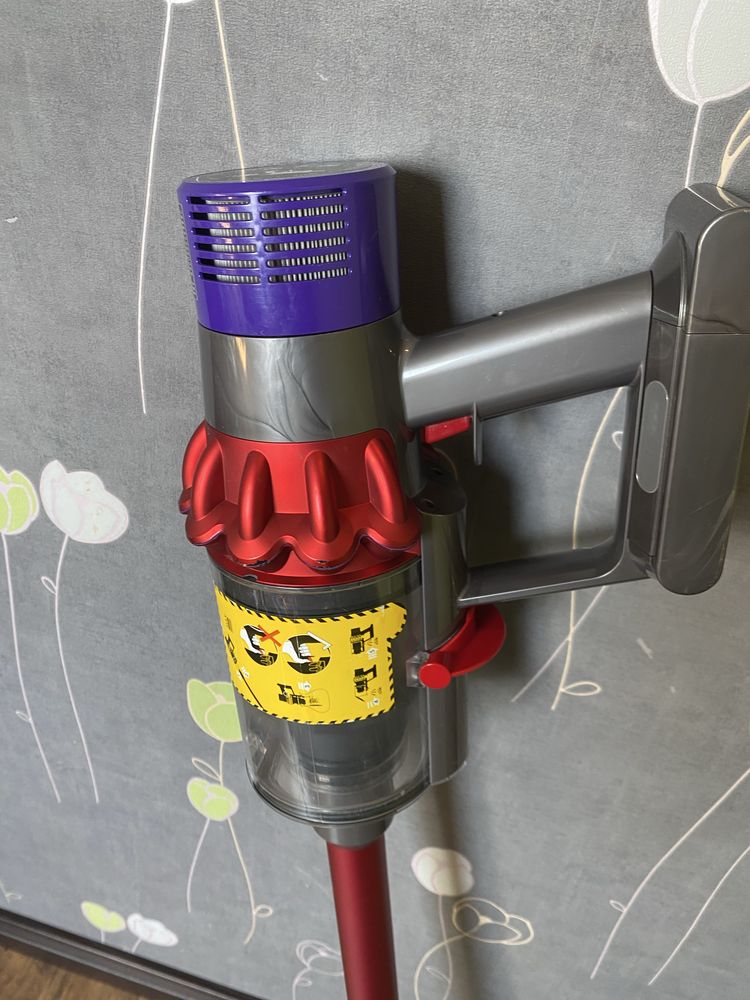 Пылесос аккумуляторный Dyson V10