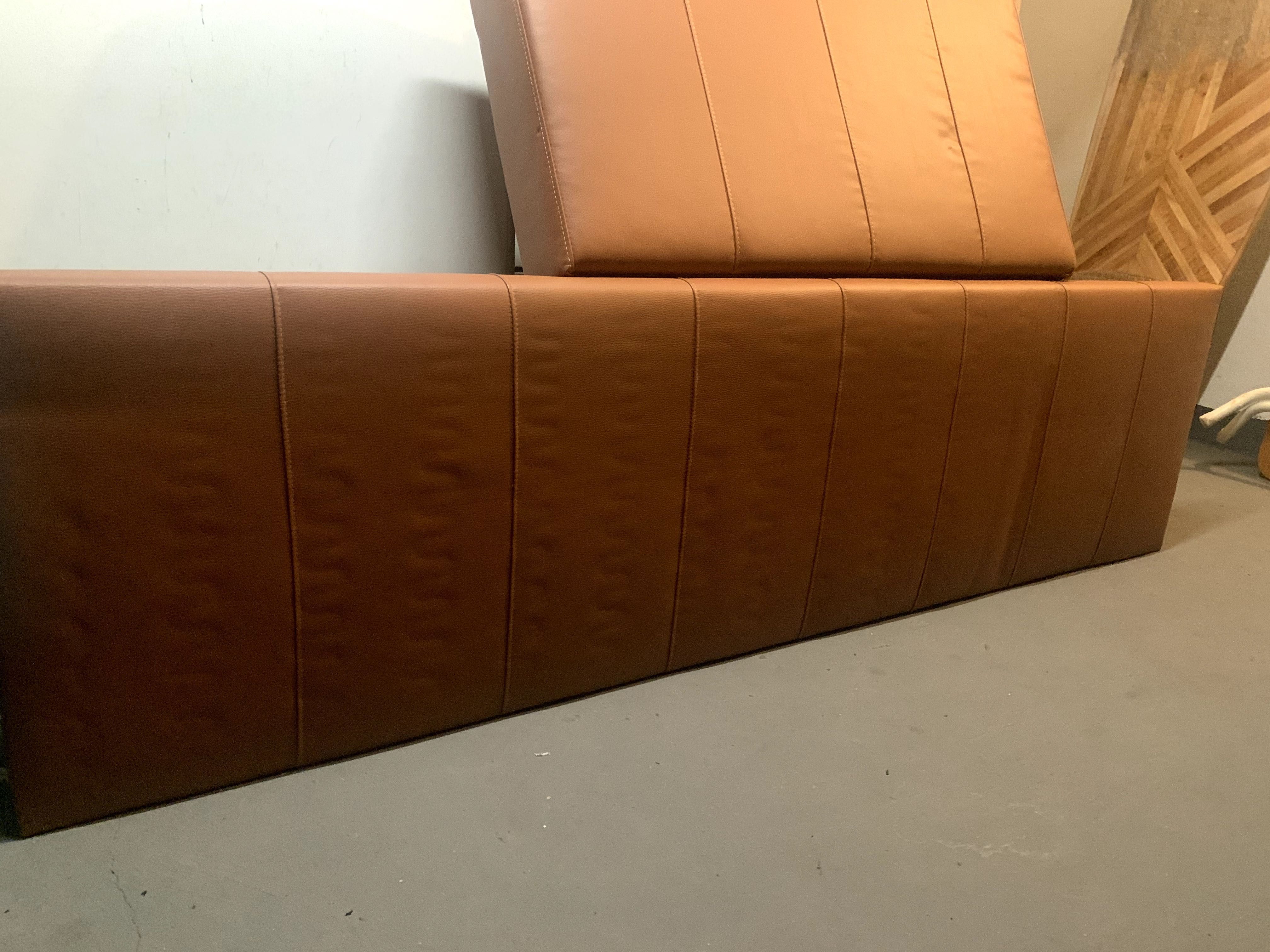 Ikea Sofá 4 lugares, couro /chaise longue/Bomstad castanho dourado