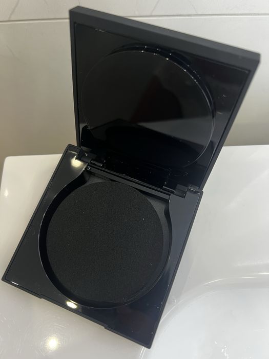 Yves Saint Laurent All Hours Hyper Finish