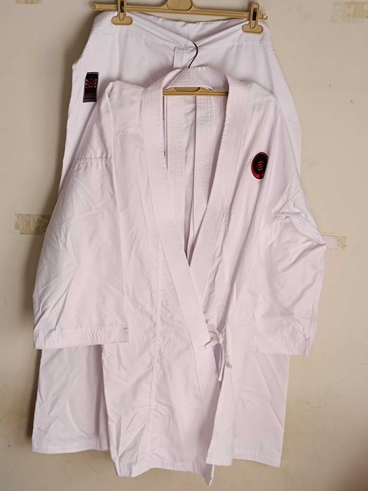 3 Fatos ou Kimonos e 7 Cintos Novos para Artes Marciais