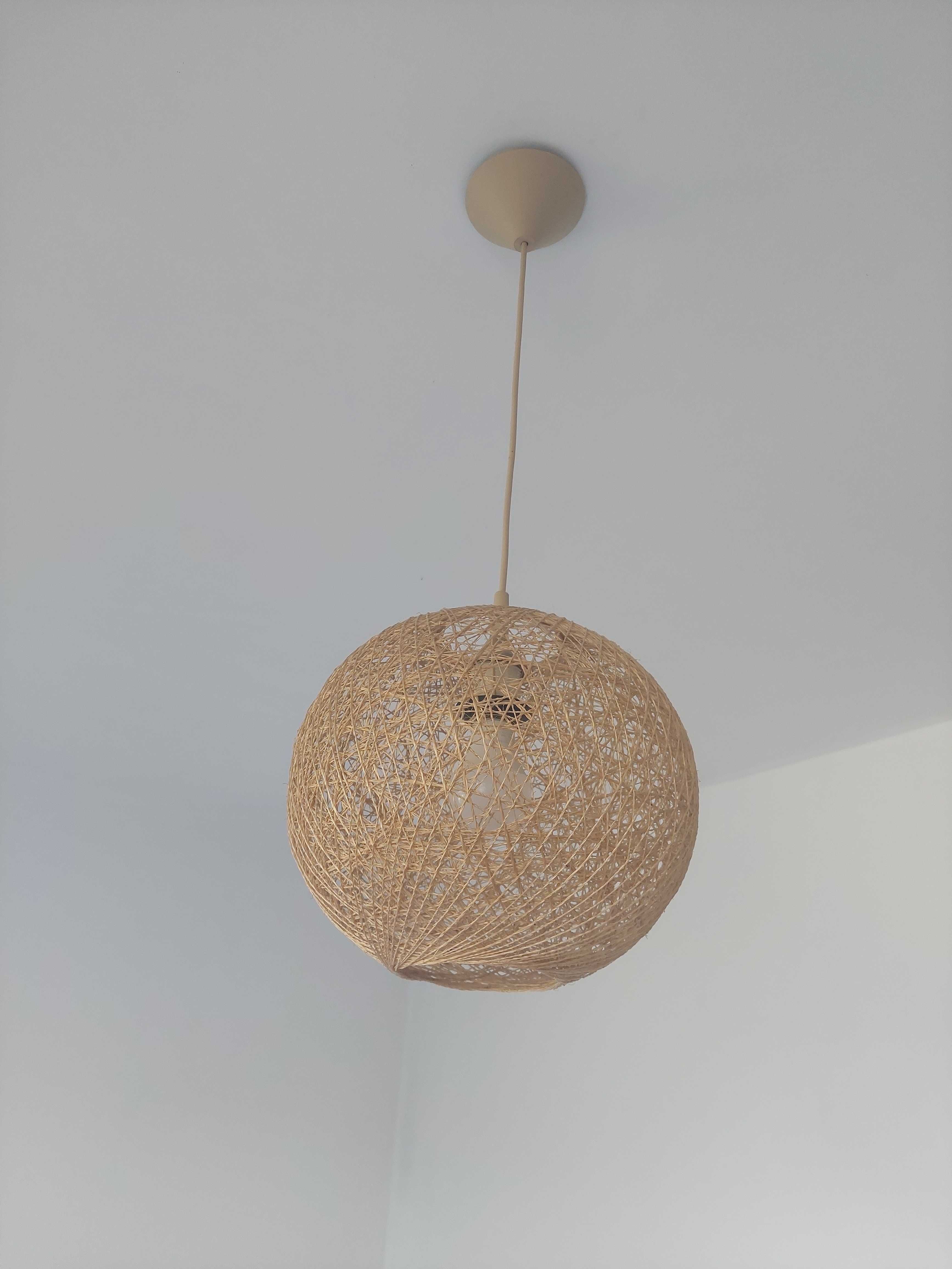 Lampy sufitowe, zegar ścienny